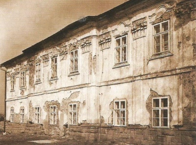 Z doby adaptace na mateřskou školu 1955, kdy zámek vlastnil Státní statek ... Horní Tošanovice, Mgr. Irena Cichá