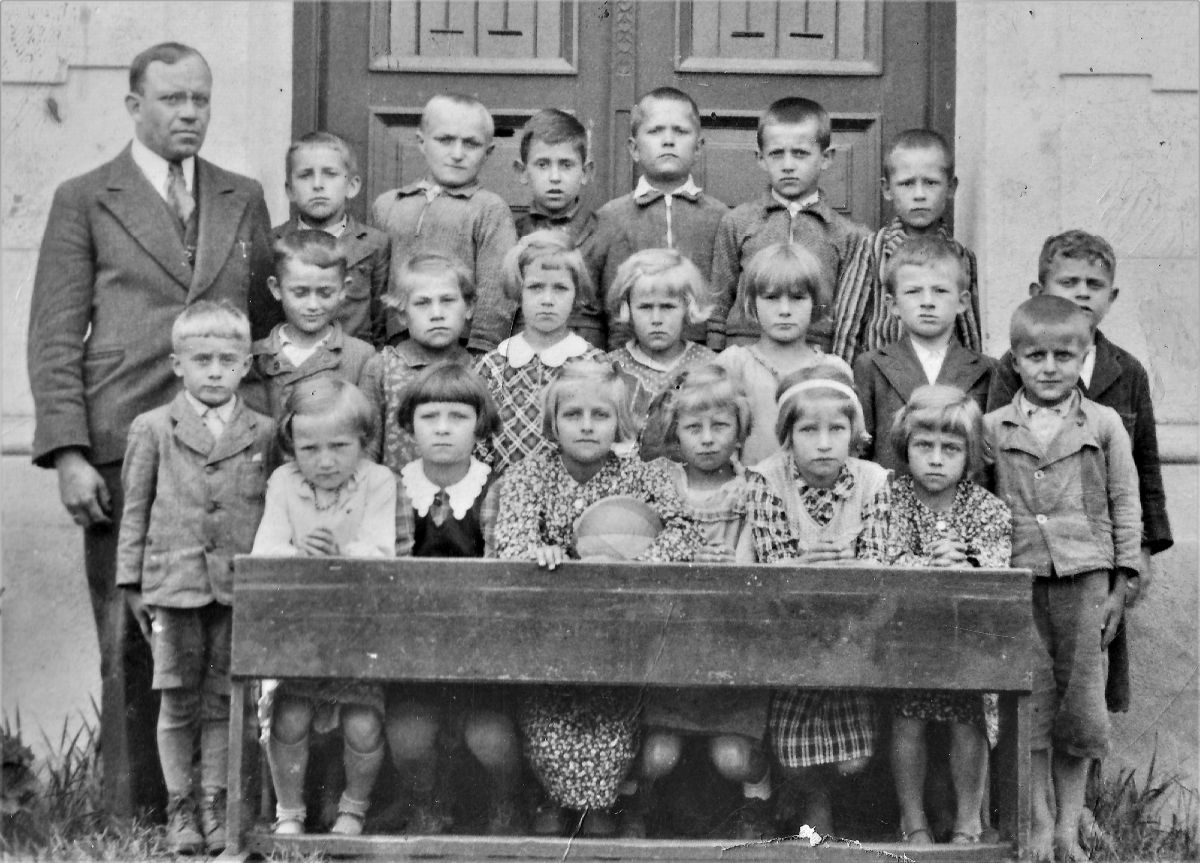 skola_1936_37.jpg